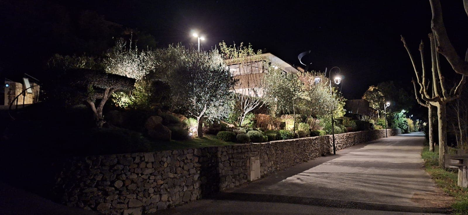 Réalisation extérieure — installation électrique COURANTECH, électricien Simiane-Collongue