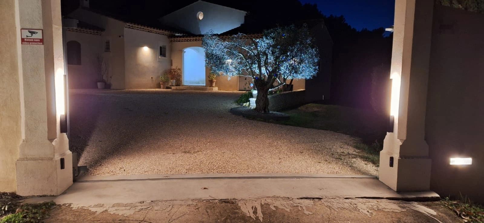 Réalisation électrique extérieure — finitions propres, entreprise COURANTECH