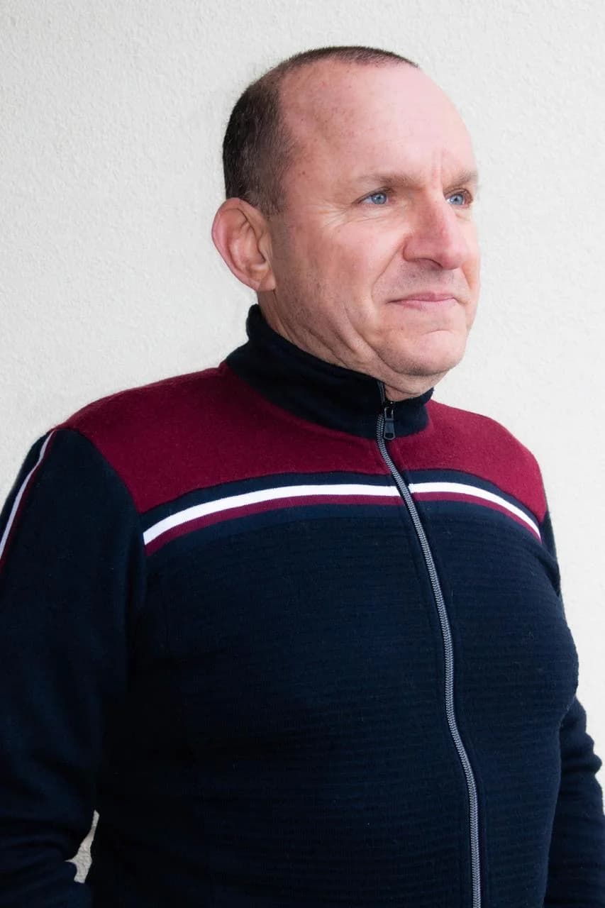 Portrait de YEROUNIAN ERIC, fondateur de COURANTECH — électricien à Simiane-Collongue (13109), Bouches-du-Rhône